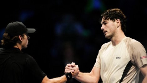 De Minaur débloque son compteur au Masters de Turin; Alcaraz en demi