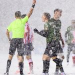 Finale de football canadien sous la neige : un spectacle insolite