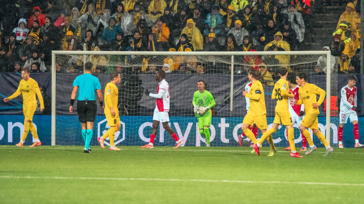 Köhn réalisant un arrêt spectaculaire