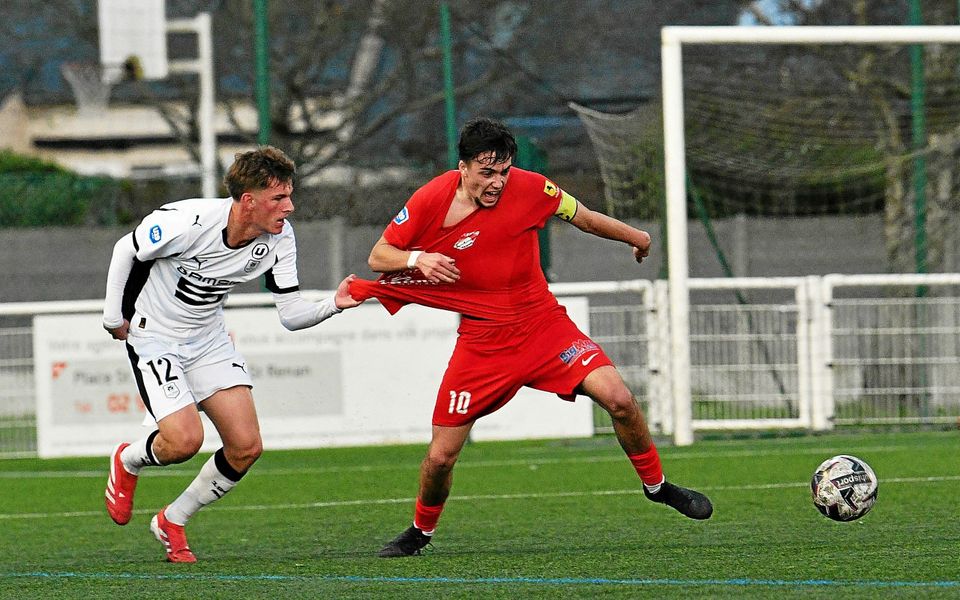 Le Renanais Ethan Le Hir dans l’action du match Saint-Renan – Rennes