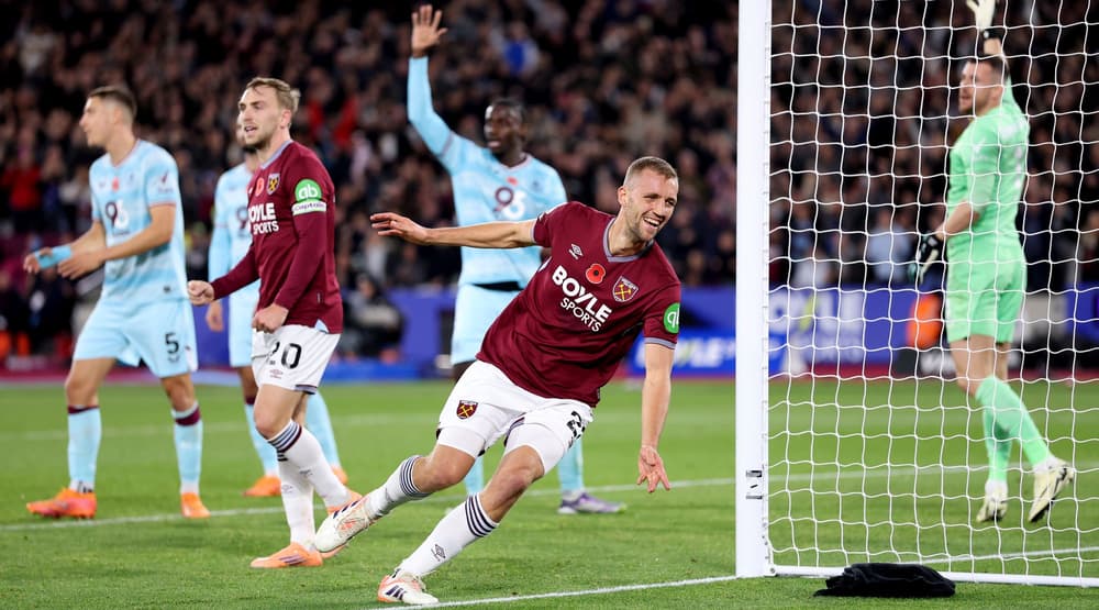 Tomas Soucek fête son but