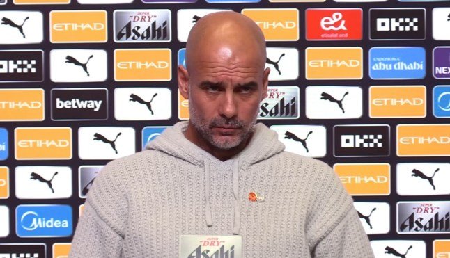 Pep Guardiola lors d'une conférence de presse sur Arsenal