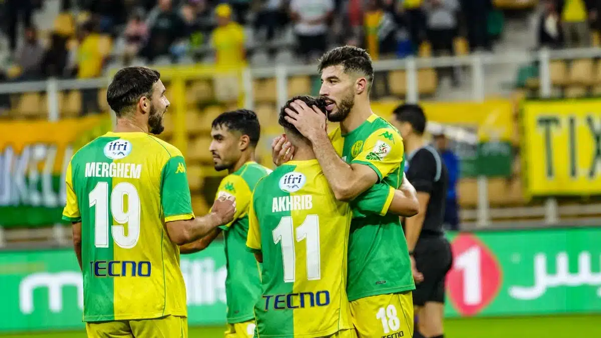 JSK et arbitre lors d un match de Ligue 1 algérienne