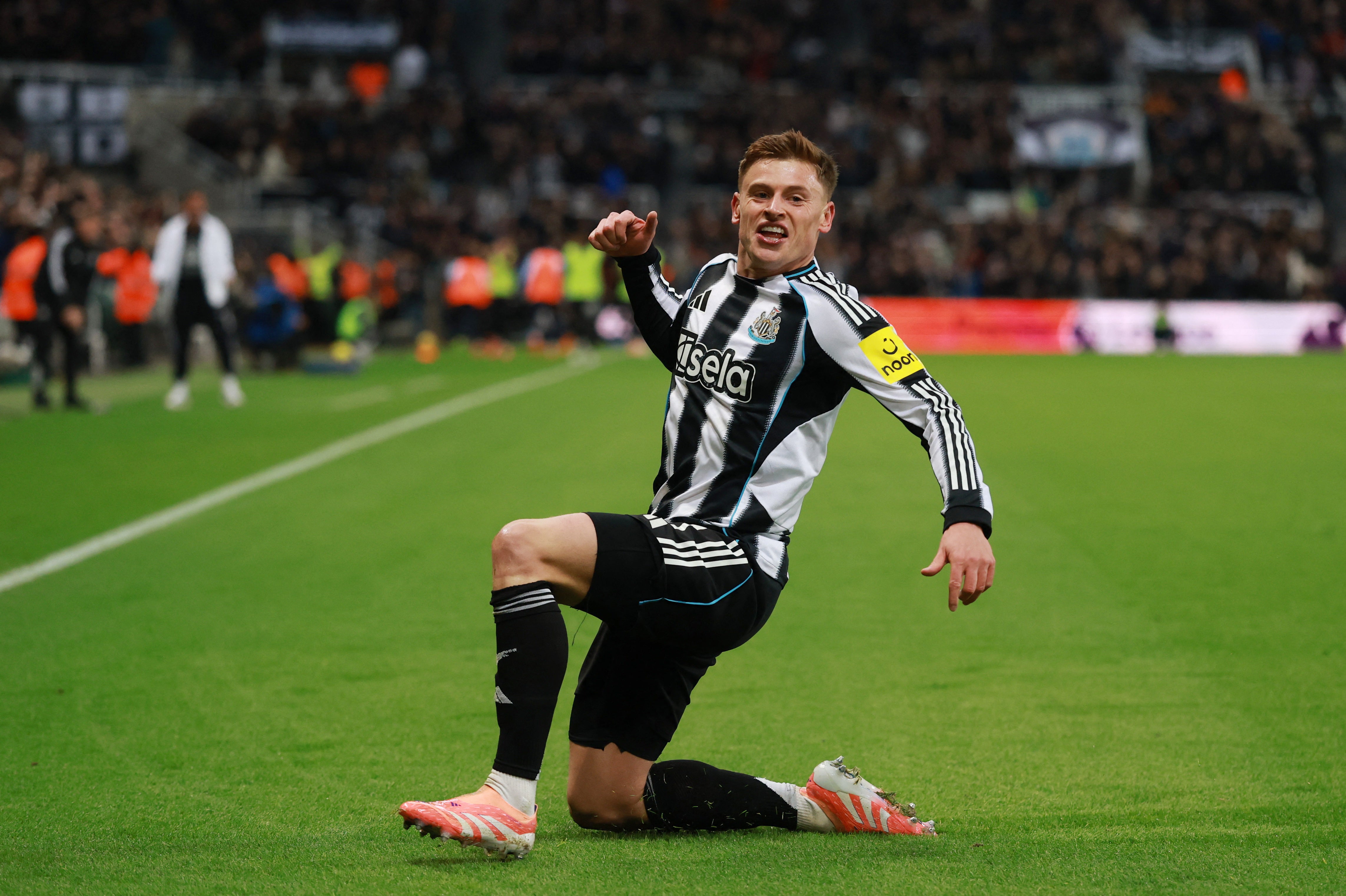 Harvey Barnes a inscrit un doublé pour Newcastle face à Manchester City