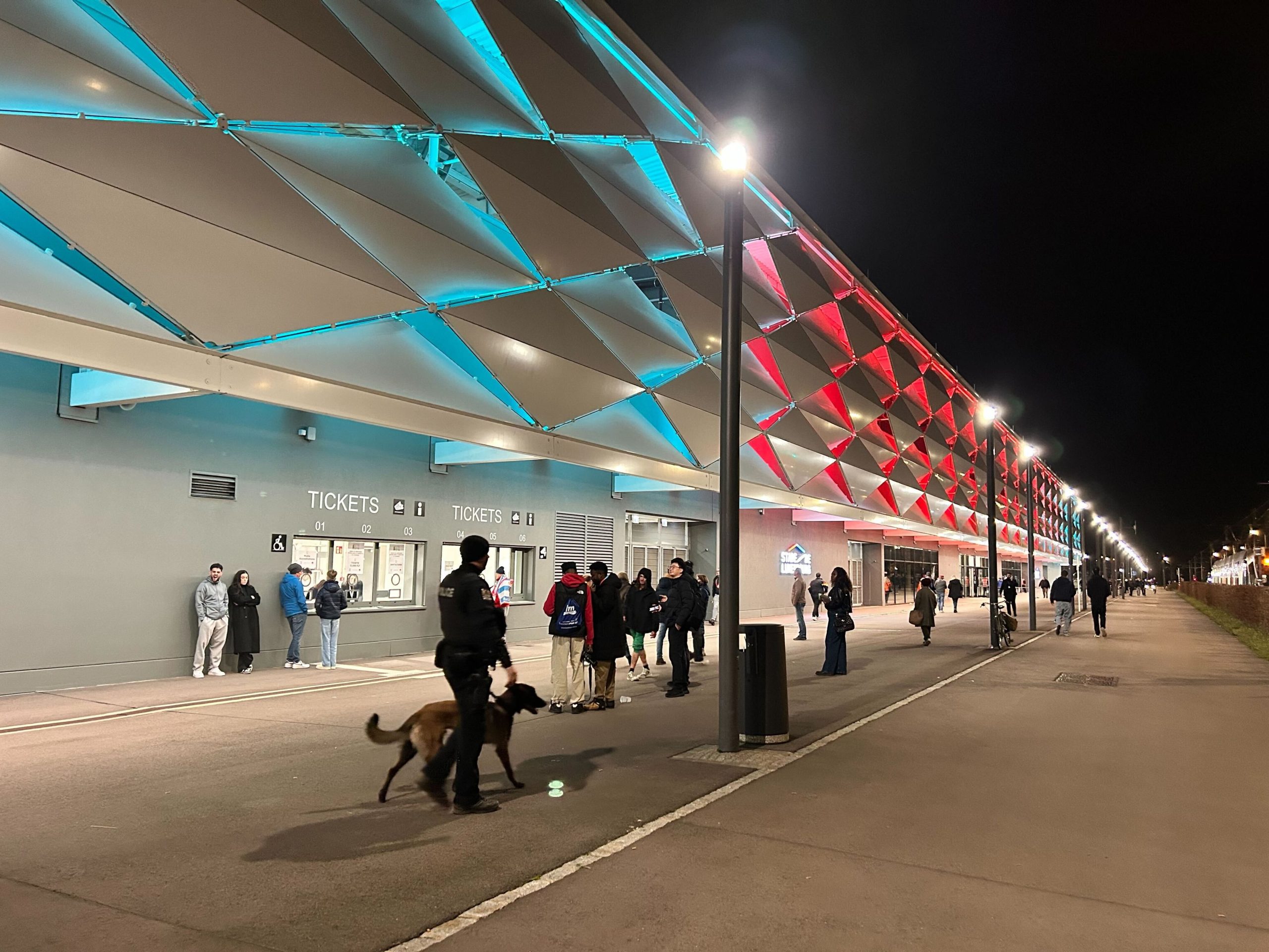 Intrusion d'un Youtubeur dans le stade de Luxembourg : les supporters surpris