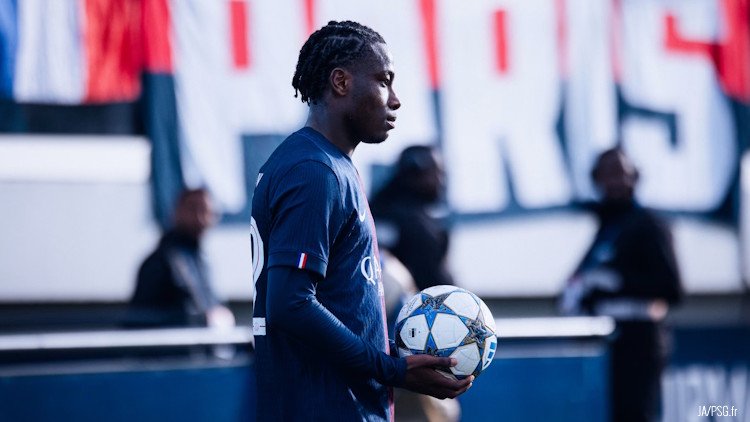 David Boly, jeune doublure de Hakimi, appelé au PSG