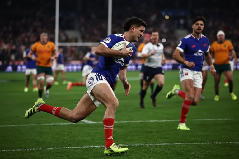 Le XV de France conclut 2025 avec une victoire spectaculaire contre l'Australie