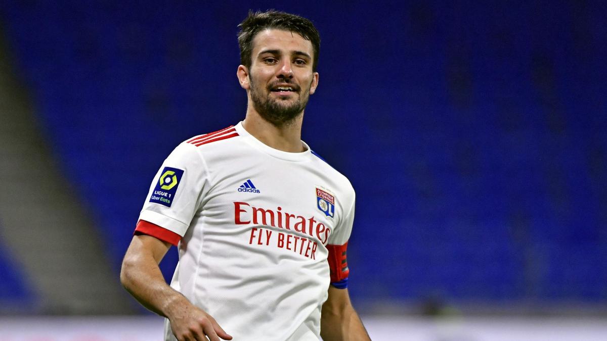 Léo Dubois met fin à sa carrière pour douleurs au genou