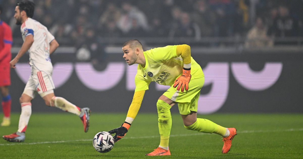 Lucas Chevalier sous pression au PSG après Lyon