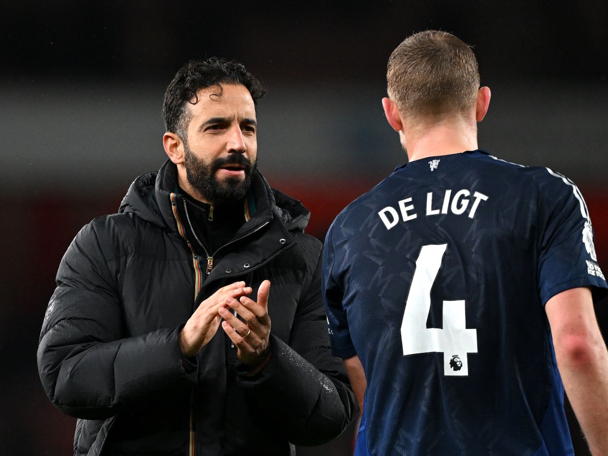 Manchester United : problèmes défensifs et révélations sur les transferts