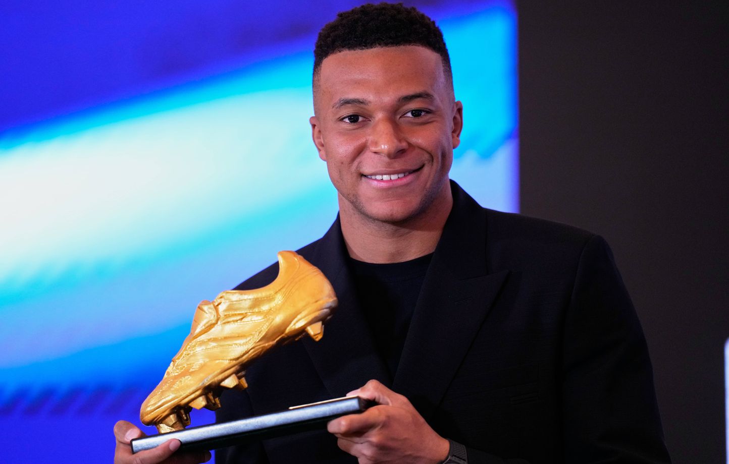 Mbappé remporte son premier Soulier d’or et vise les suivants