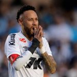 Neymar retour chez Santos: coup franc surprenant près du mur