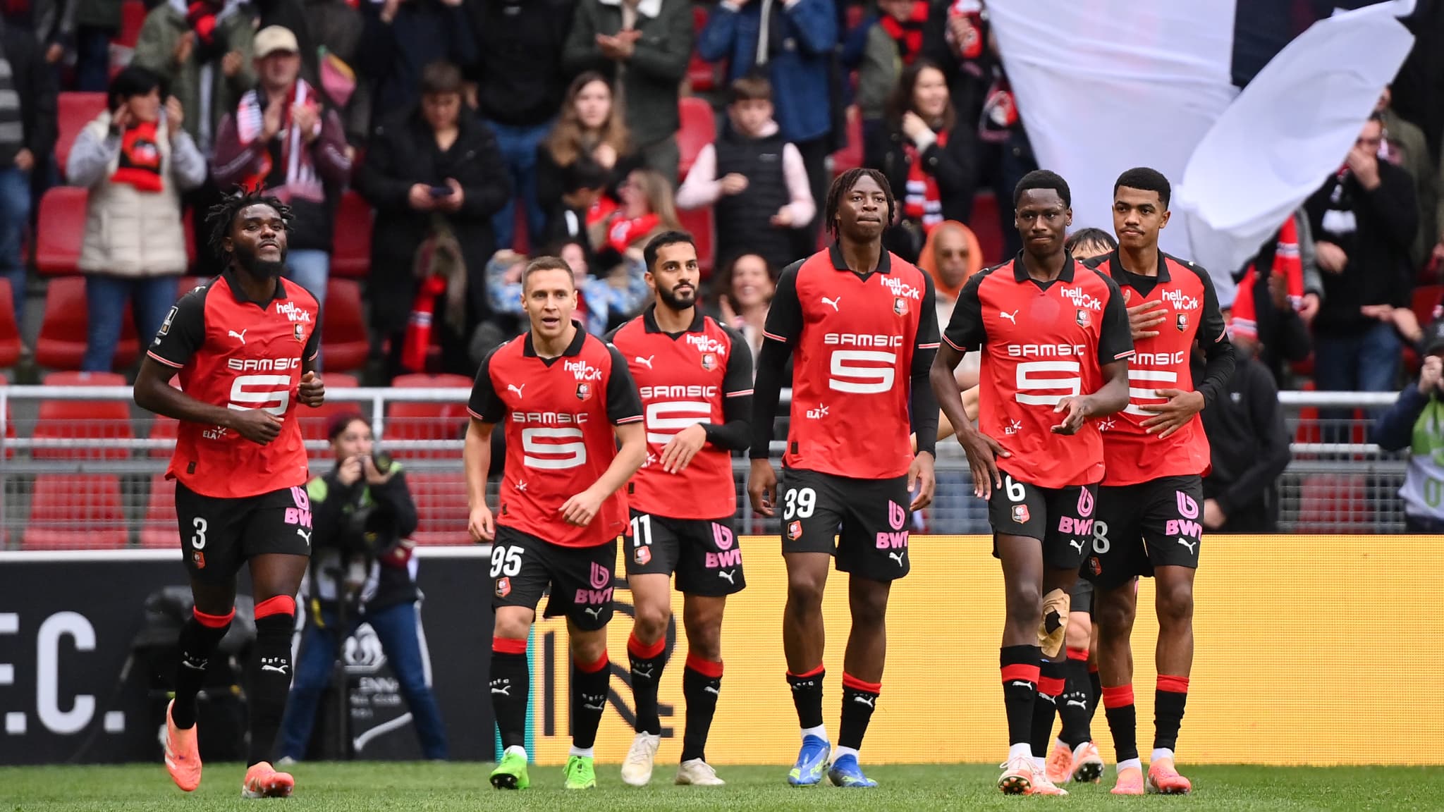 Rennes écrase Strasbourg grâce au triplé de Lepaul