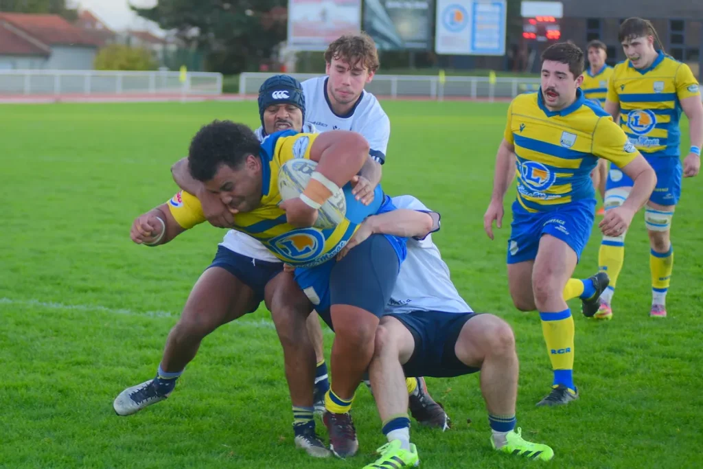 Rugby Fédérale 2 : Riom décroche le bonus offensif face à Vincennes