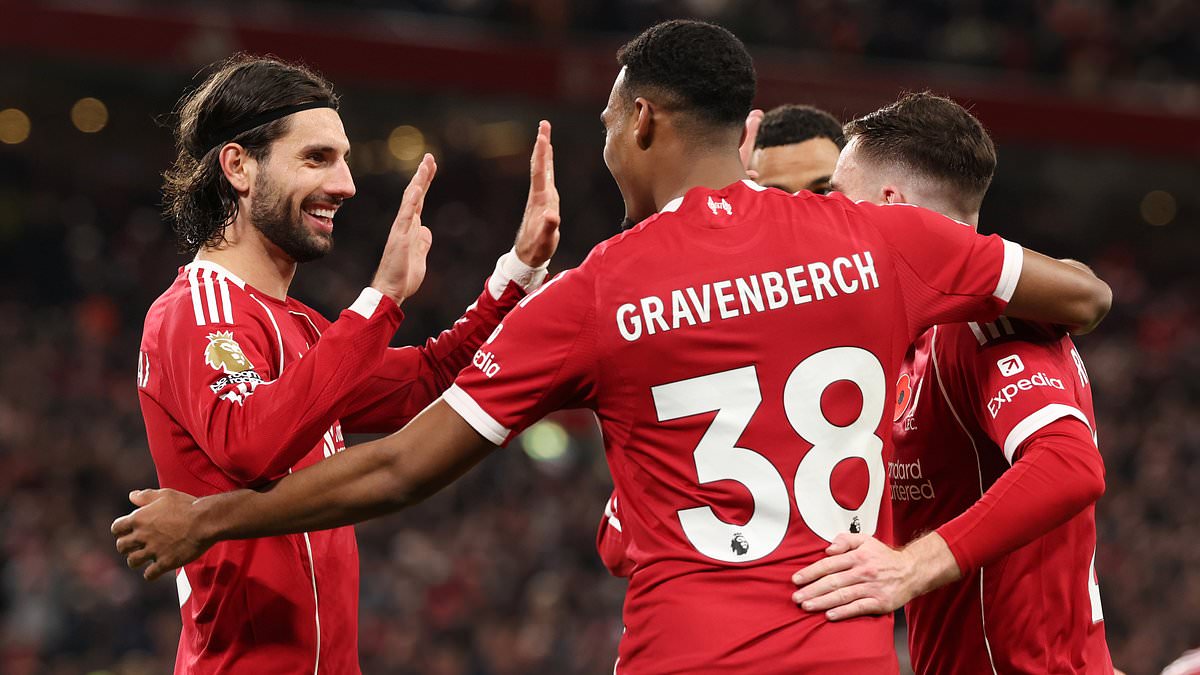 Liverpool s'impose 2-0 face à Aston Villa à Anfield