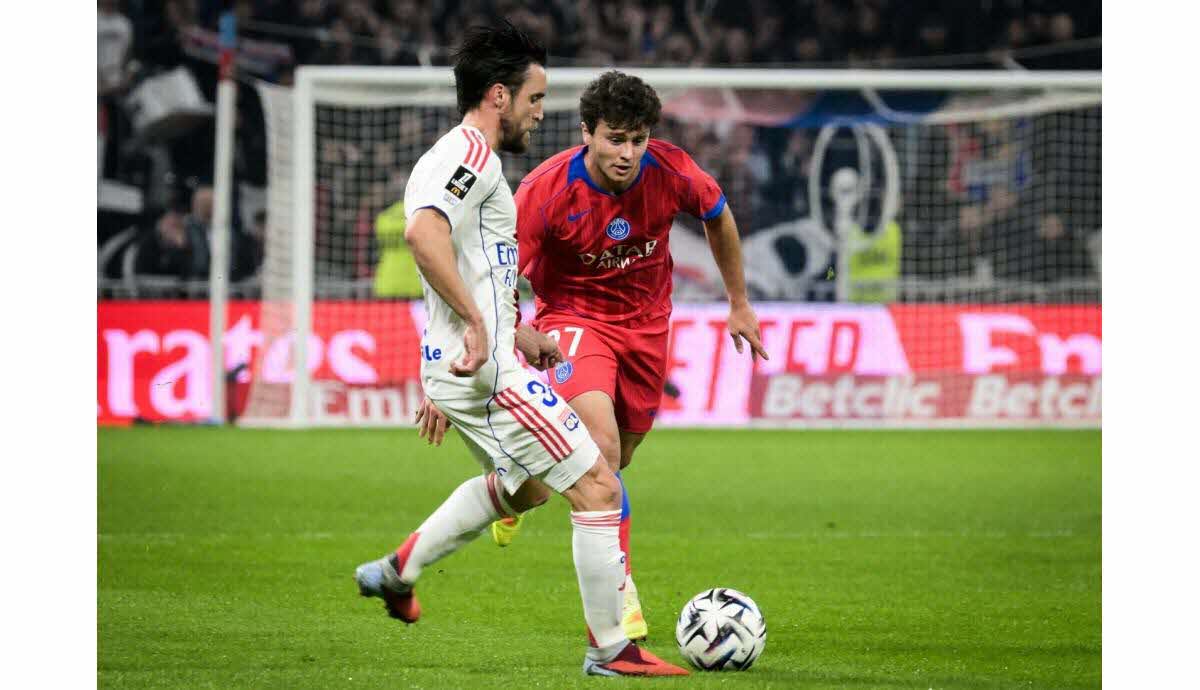 Ligue 1 : le PSG bat Lyon dans les dernières secondes et reprend la tête