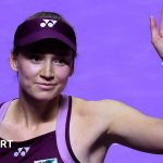 Rybakina bat Swiatek et se qualifie pour les demi-finales des WTA Finals