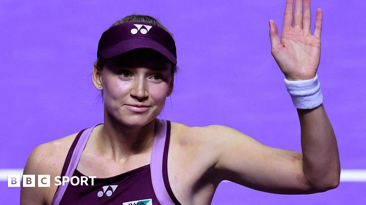 Rybakina bat Swiatek et se qualifie pour les demi-finales des WTA Finals