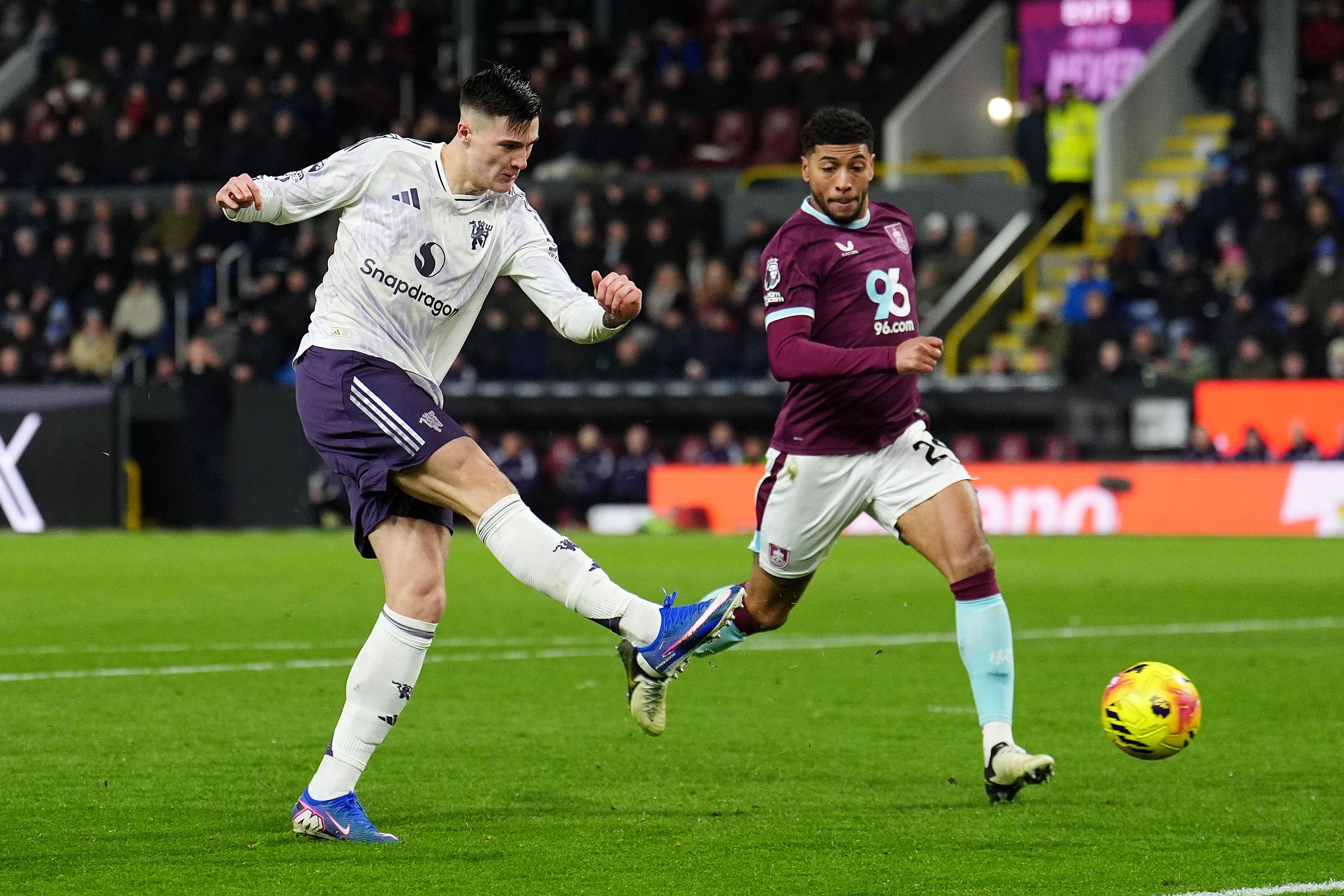 Benjamin Sesko célèbre son doublé lors du nul 2-2 de Manchester United à Burnley