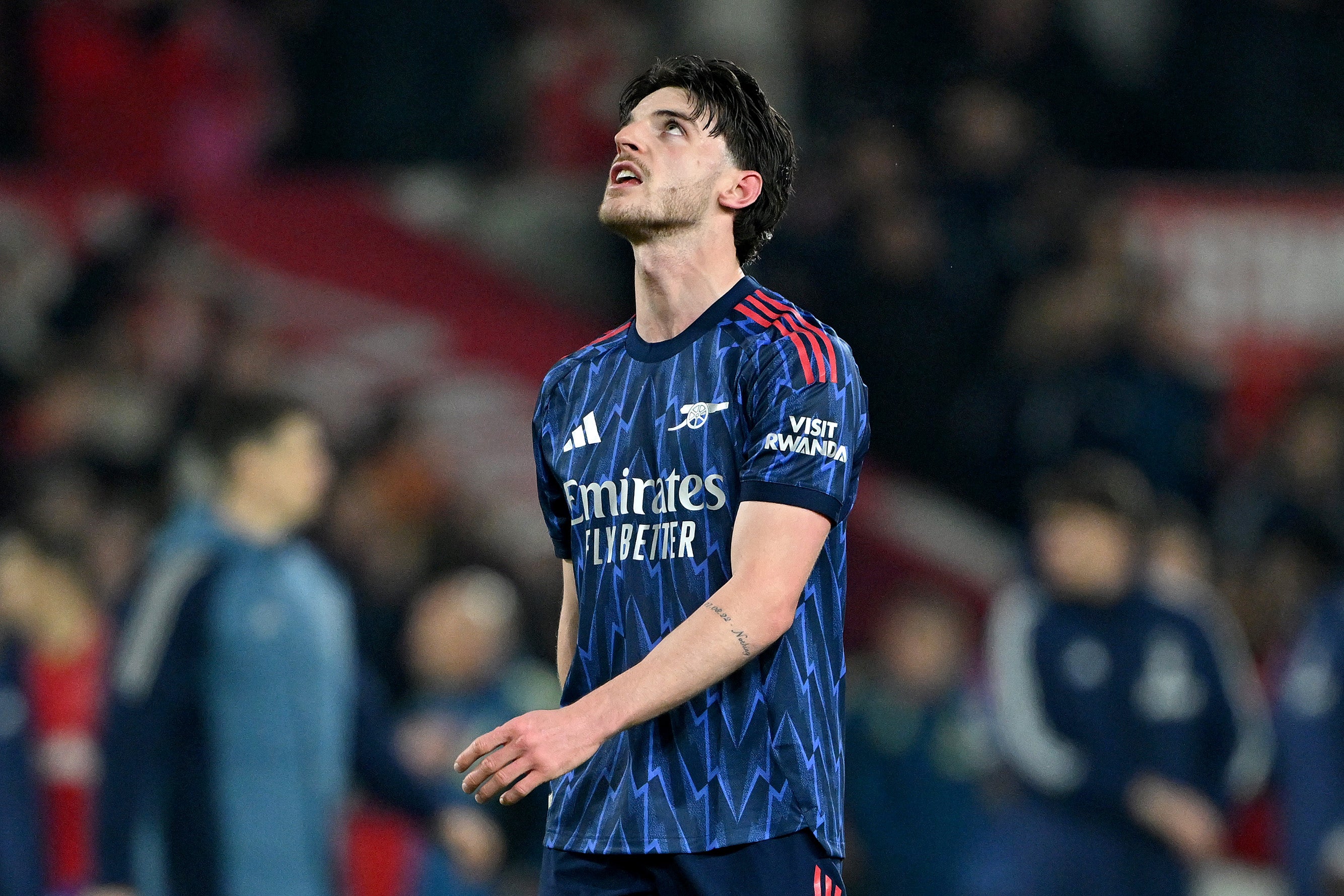 Declan Rice déçu quitte le terrain après le nul