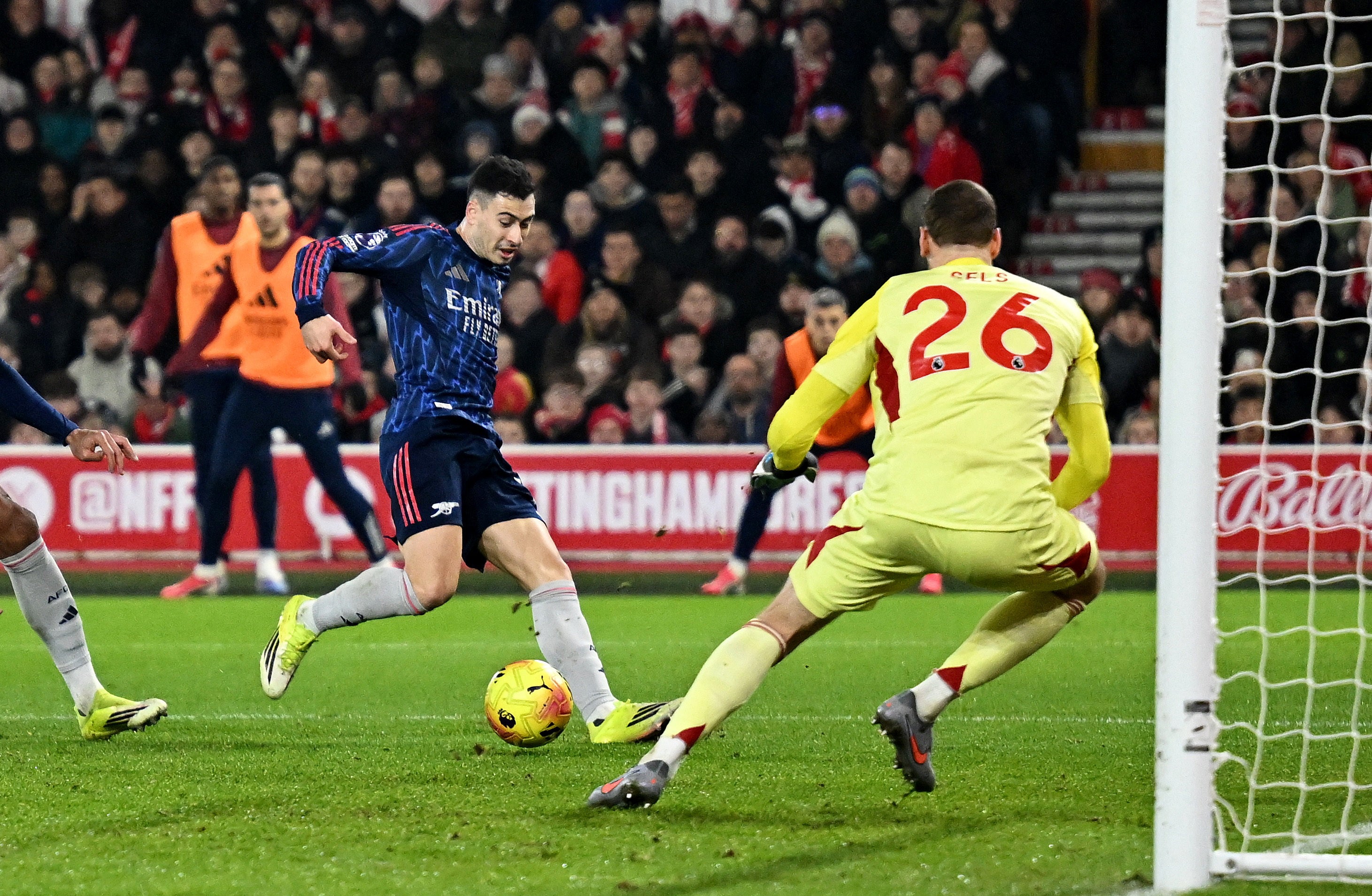 Gabriel Martinelli manque une occasion près du but