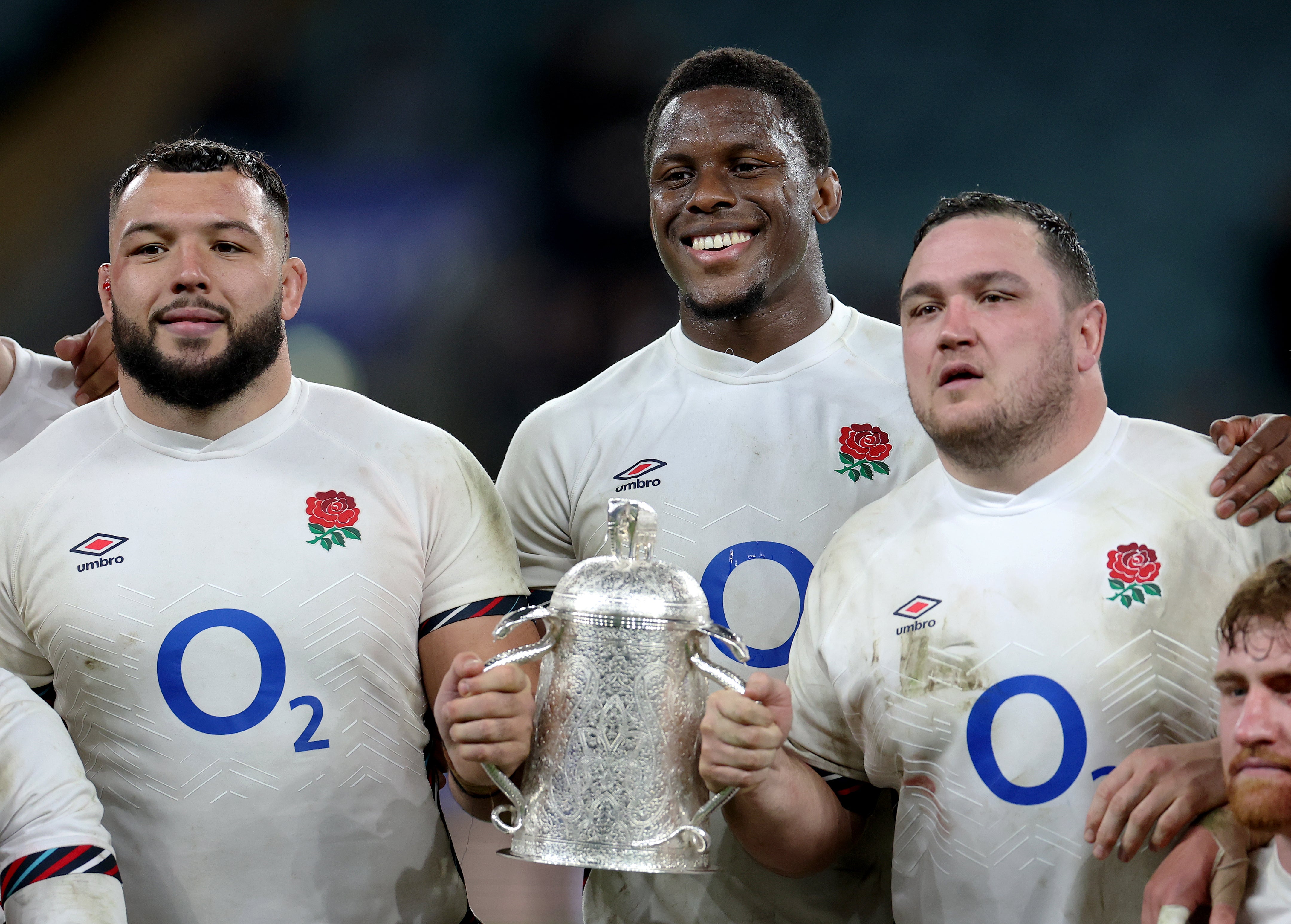 Angleterre et la Calcutta Cup pendant le Six Nations 2025