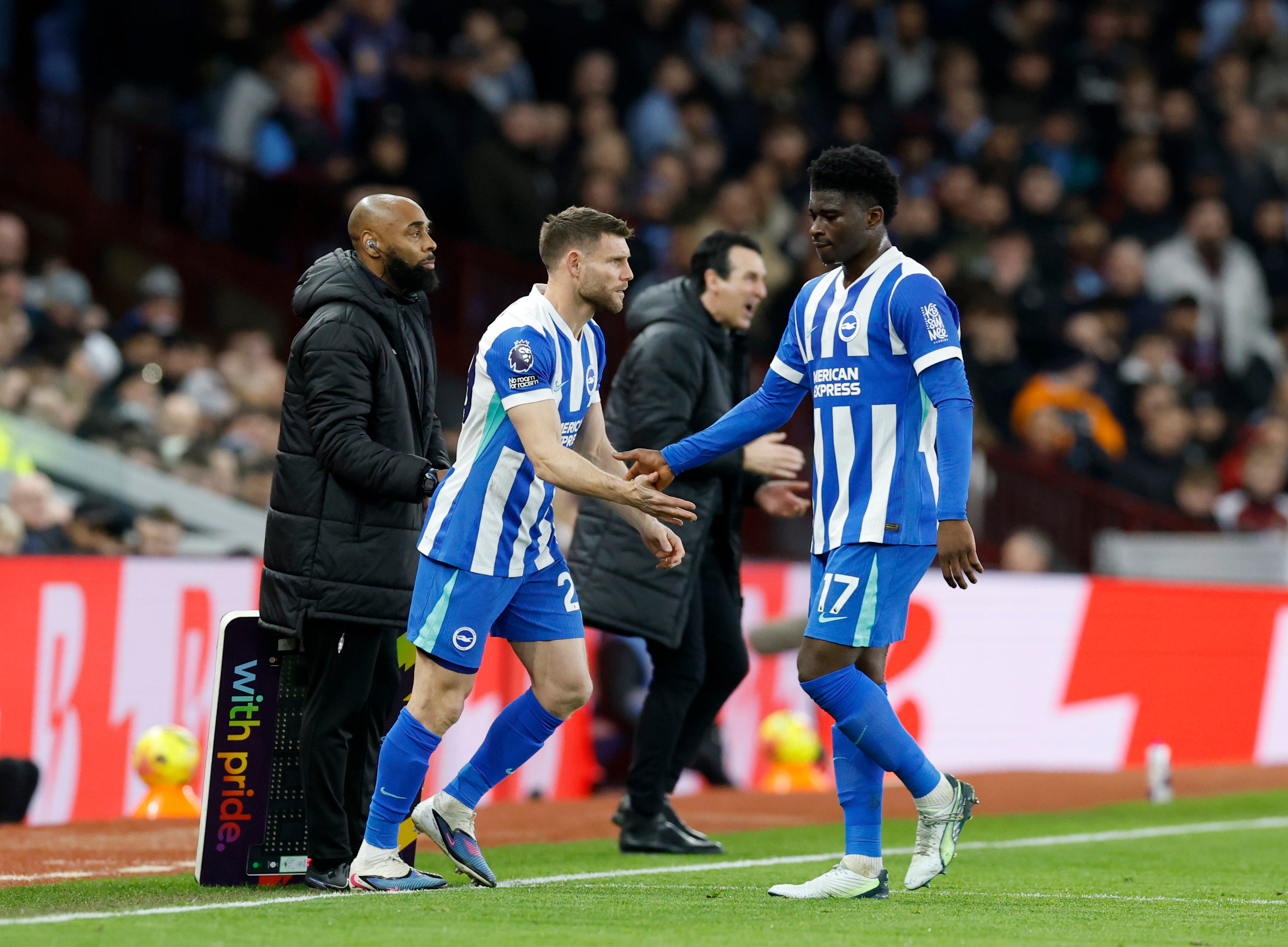 James Milner, jeune remplaçant à Villa Park lors de ses débuts en Premier League